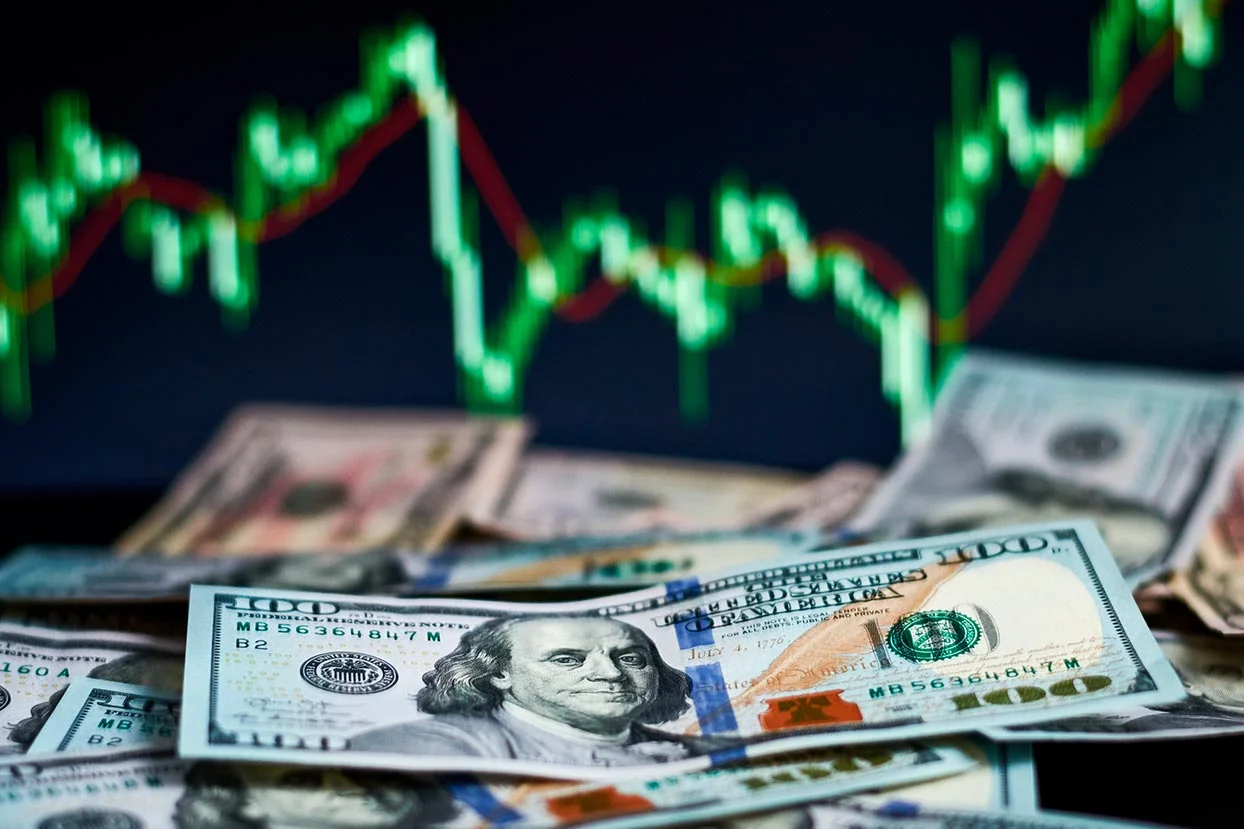 Impactos del precio del dólar e inflación en los negocios.